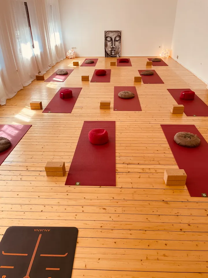 YogaStudio GlücksRaumGefühl Yoga mit Anjana Vera — Yoga in Lämmchesberg, Kaiserslautern