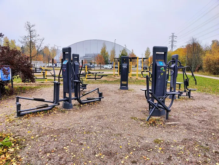 Myllypuro Outdoor Gym — Calisthenics – Vartiokylä, Helsinki
