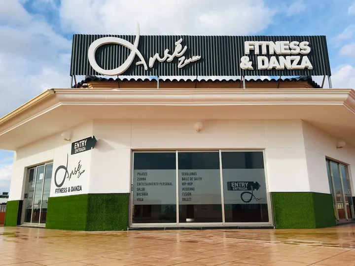 Zenia Dance — Artes marciales en Playa Flamenca II, Orihuela Costa
