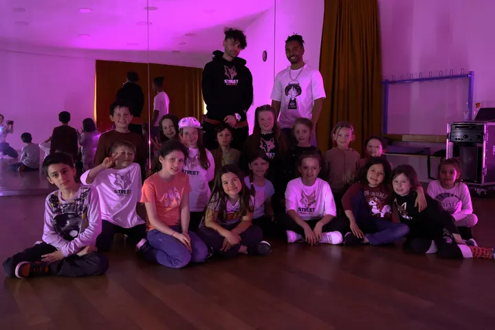 DALAAZ DANCE Company - Sportanlage Neuching — tanz-studio in München — 4