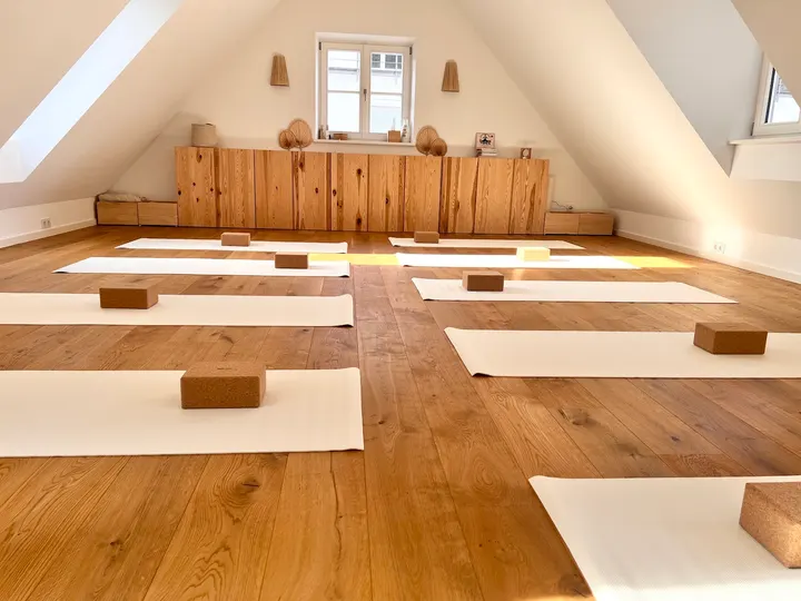 Amiena Zylla — Yoga in Au, München