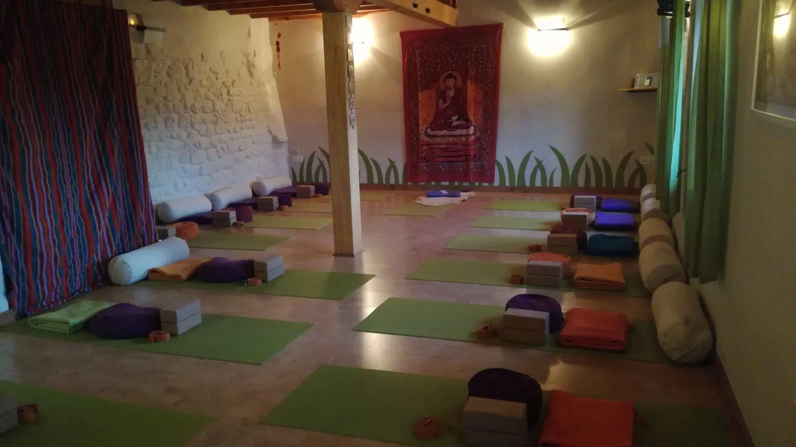 Anahata Centro De Yoga Y Bienestar Y Gong — yoga-studio en Aguilar de Campoo — 2