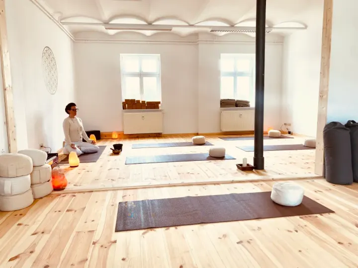 Kloster-Yoga * holistic yoga therapy — Yoga in Lehnin, Kloster Lehnin