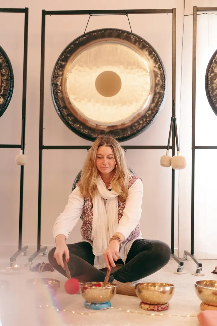 FEEL GONG (Bain sonore, gong, bols tibétains, Reiki, Kundalini Yoga, ateliers, formations) — méditation-studio à Bellecombe, Lyon — 2