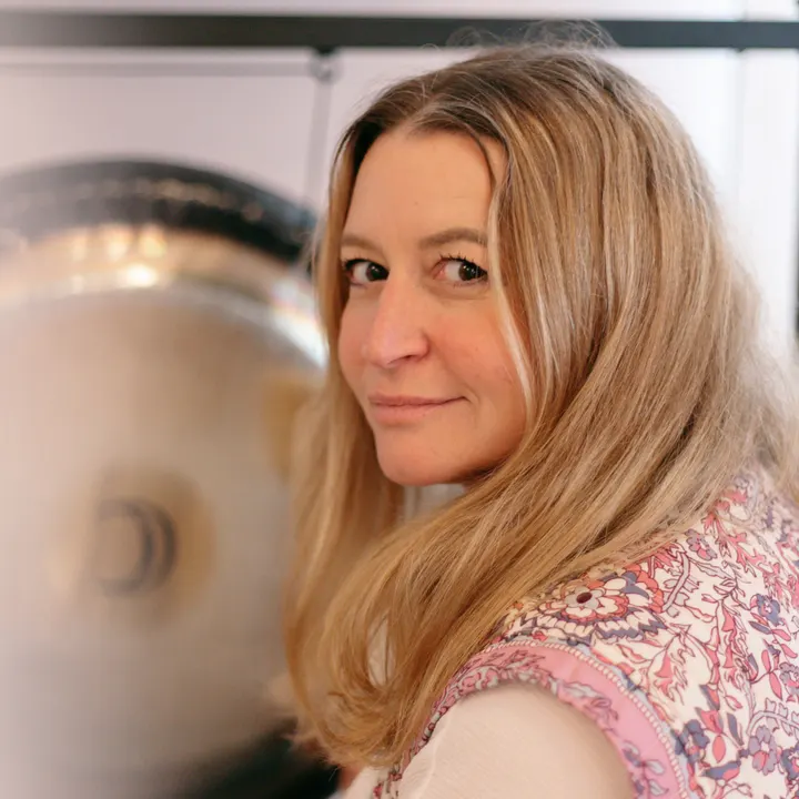 FEEL GONG (Bain sonore, gong, bols tibétains, Reiki, Kundalini Yoga, ateliers, formations) — méditation-studio à Bellecombe, Lyon — 3
