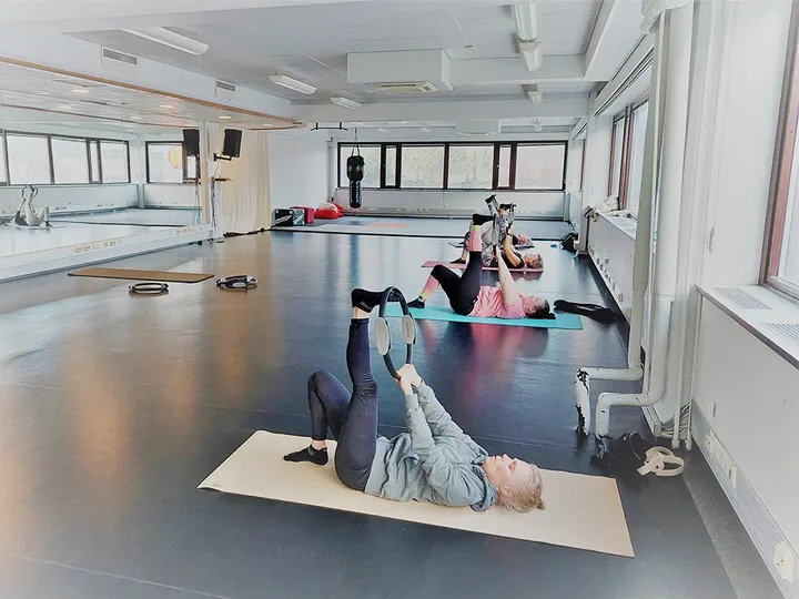 Pilatesohjaus Kirsi Koskelin — pilates-studio i Gäddvik, Espoo