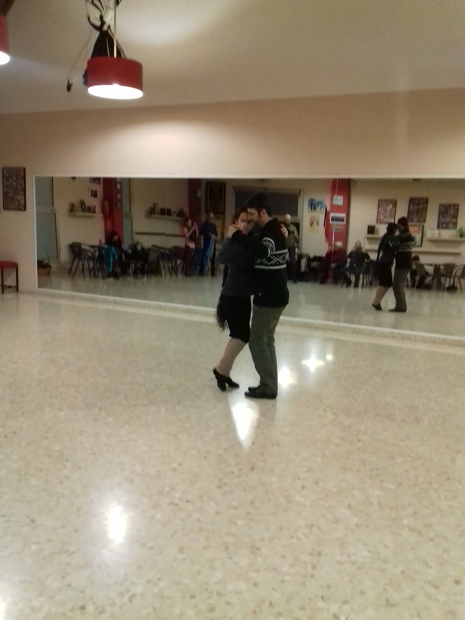 ASOCIACION DE BAILE DE SALON GLAMOUR — baile-studio en San Fernando — 3