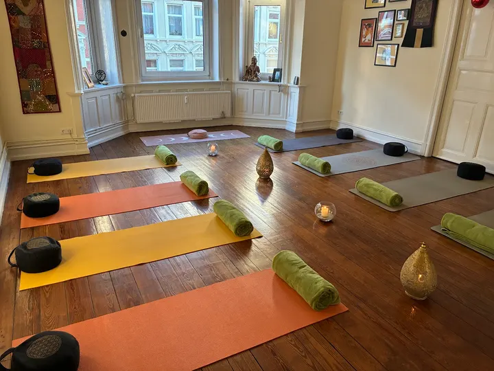 Yoga und Prana im Salon — Yoga in Exerzierplatz, Kiel