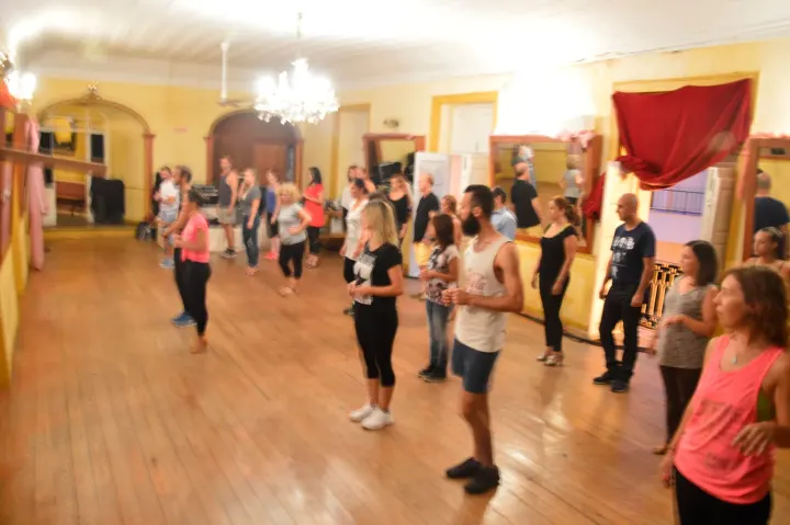 Academia Salsa Algarve — Dança em Pé do Outeiro, Faro