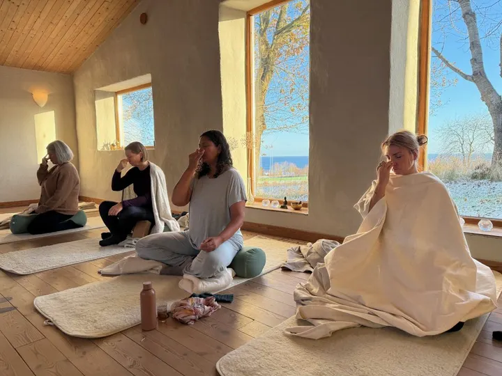 Atmajyoti Yoga — breathwork-studio i Vasastan, Stockholm