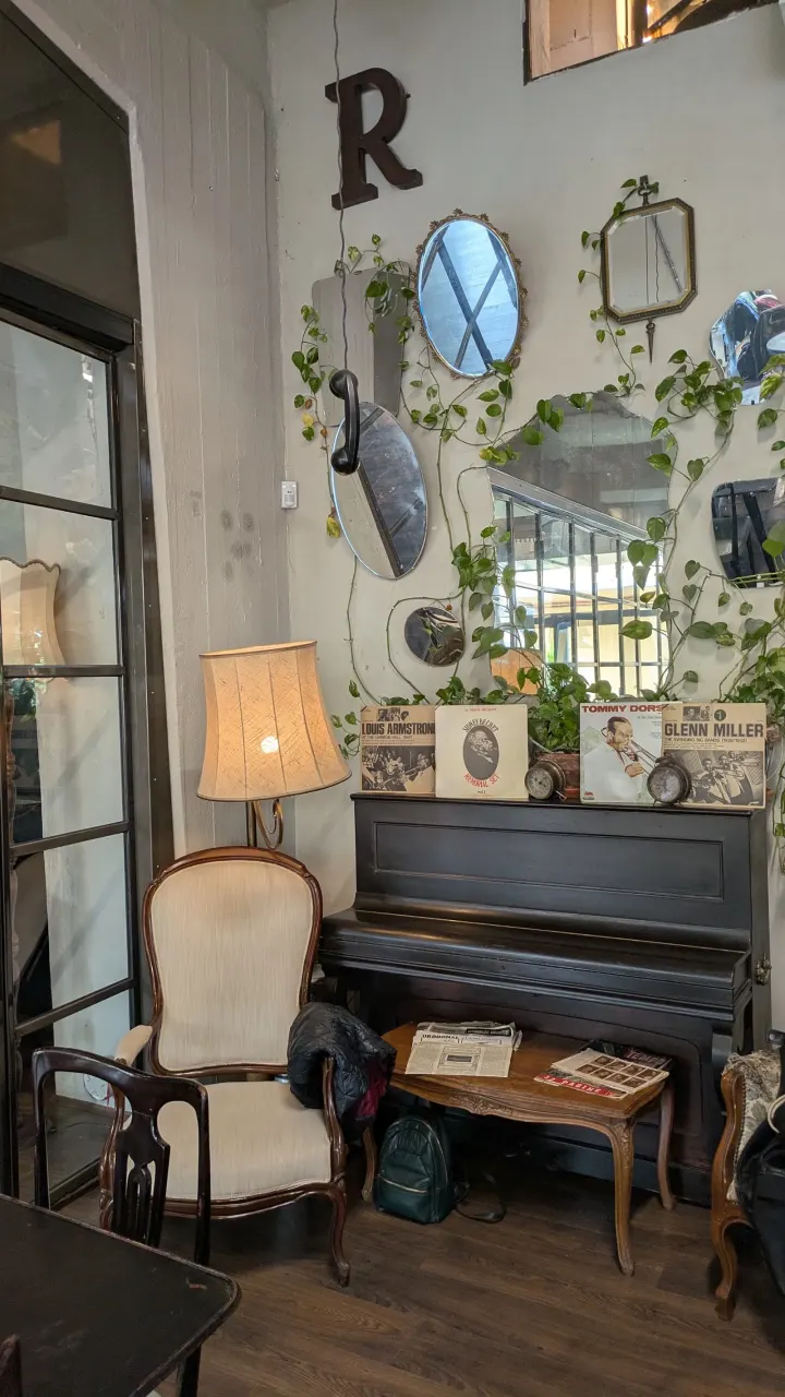 Renaissance "Renny" Club — acrobatica aerea-studio a Novoli, Firenze — 2