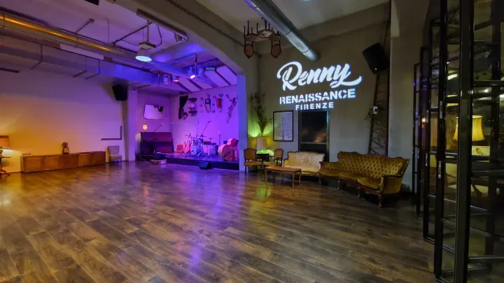 Renaissance "Renny" Club — acrobatica aerea-studio a Novoli, Firenze — 3