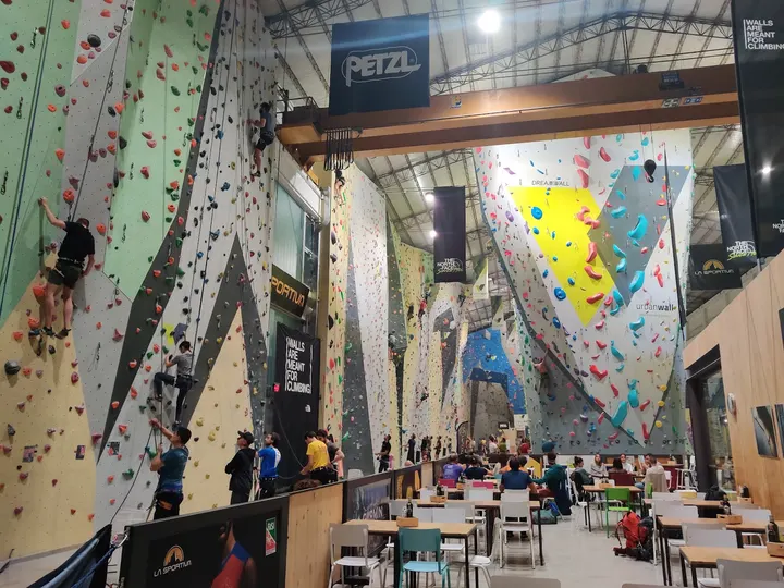 Climbing District — arrampicata-studio a Gallaratese, Milano — 2