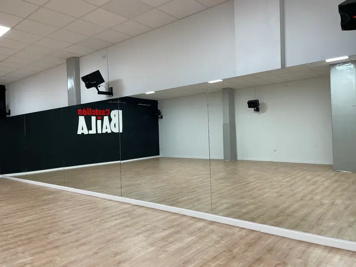 SWING CASTELLON — baile-studio en Polígono Industrial — 3