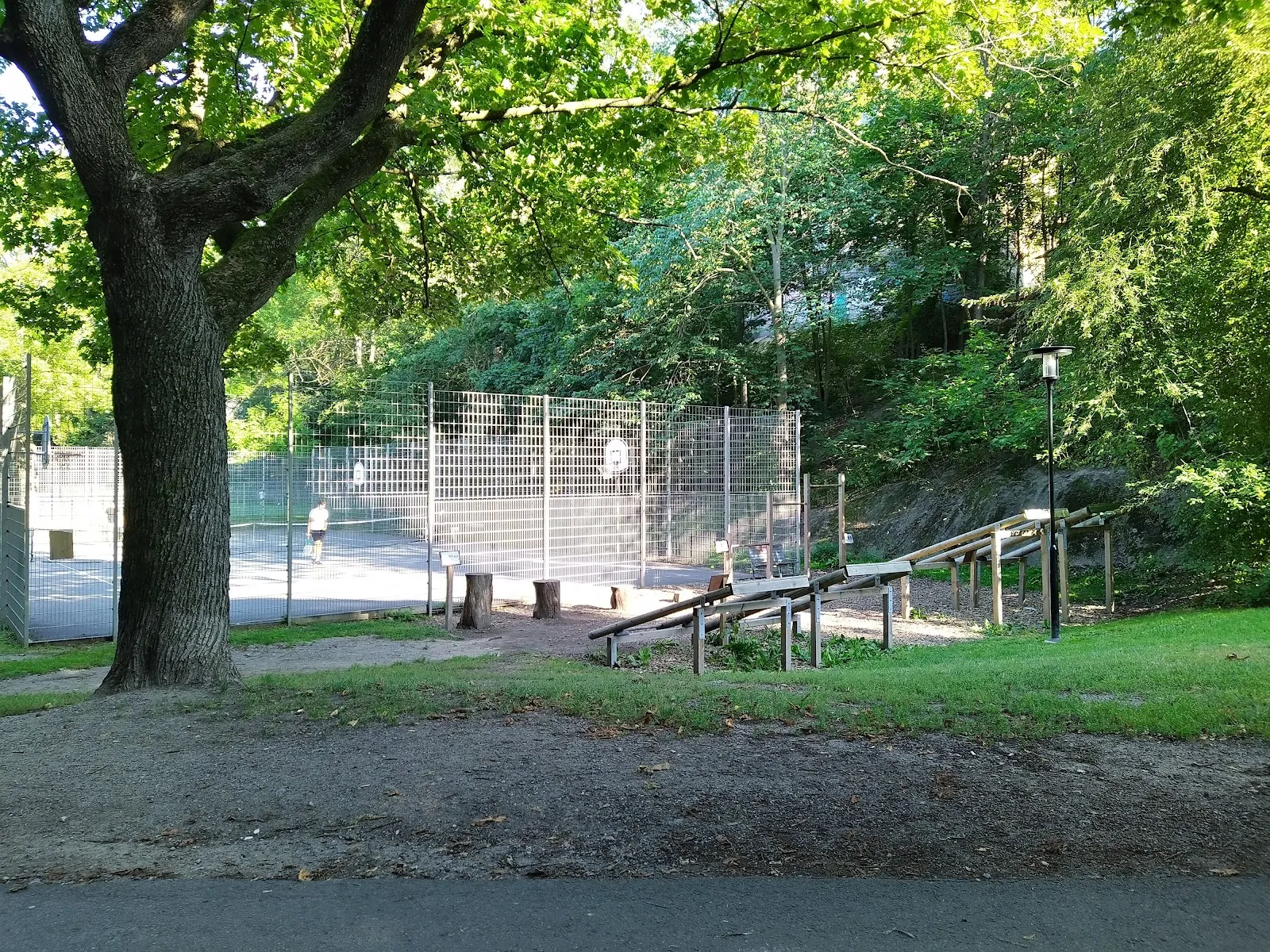 Lilla Blecktornsparken outdoor gym — träningsstudio-studio i Stockholm — bild 3