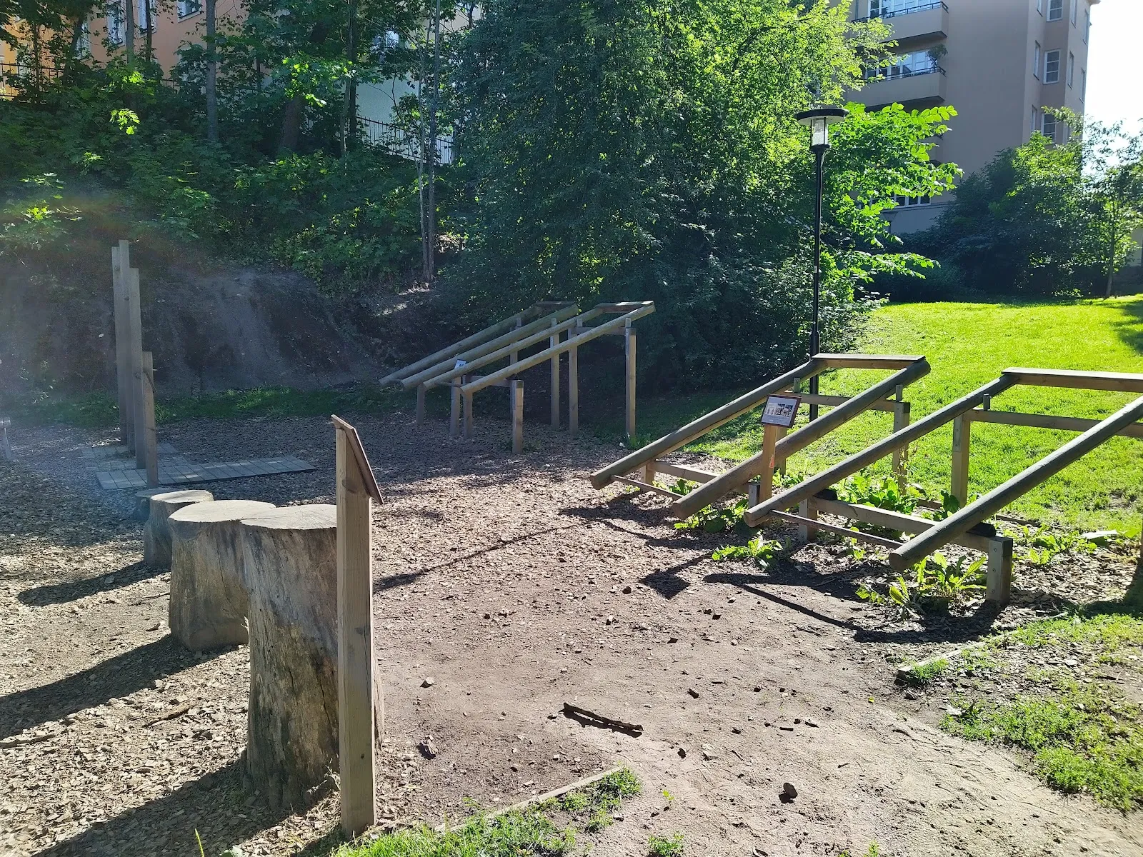 Lilla Blecktornsparken outdoor gym — träningsstudio-studio i Stockholm — bild 4