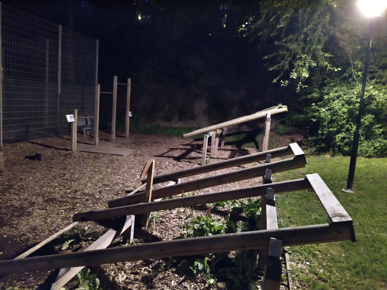 Lilla Blecktornsparken outdoor gym — träningsstudio-studio i Stockholm — bild 5