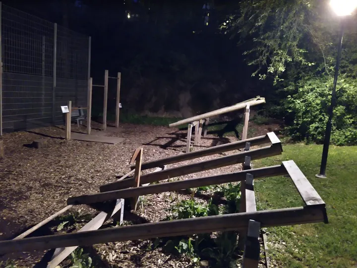 Lilla Blecktornsparken outdoor gym — träningsstudio i Stockholm — 5