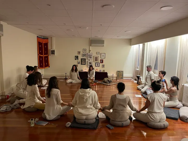 Jivamukti Yoga Madrid — yoga-studio en Chamberí, Madrid — 3
