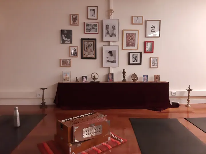 Jivamukti Yoga Madrid — Yoga en Chamberí, Madrid