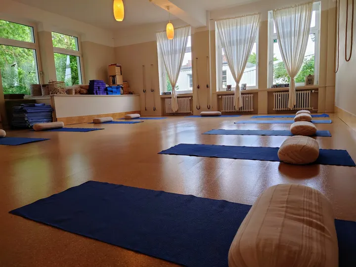 Iyengar Yoga Studio Bielefeld, Inh. Melanie Tholen — Yoga in Schildesche, Bielefeld