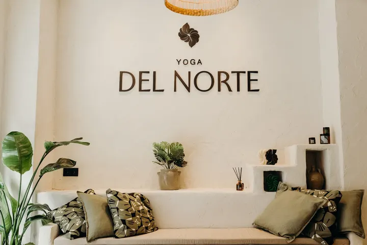 Del Norte Estudios Gijon — Yoga en L'Arena, Gijón