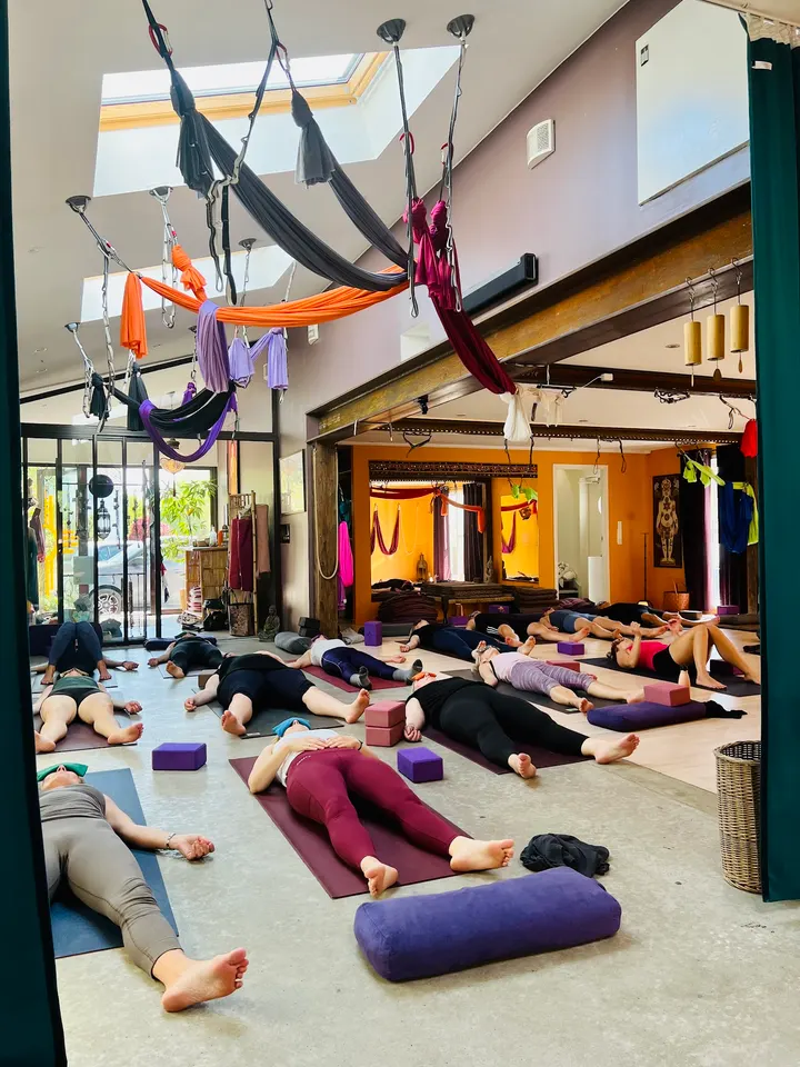 Zia Yoga Ellis Del Sol — Yoga i Karmsund