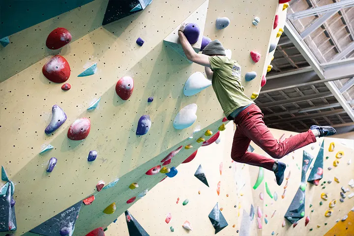 Boulderhal Kunststof 🧗 — Klimmen in Bos- en Gasthuizen, Leiden