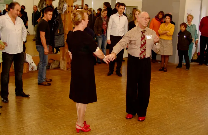 Klaus&Gerda Kaebisch-SwingInUlmGbR SwingTanzKurse&Events & Vertrieb v. Textilien-Freizeitartikeln — tanz-studio in Neu-Ulm — 3