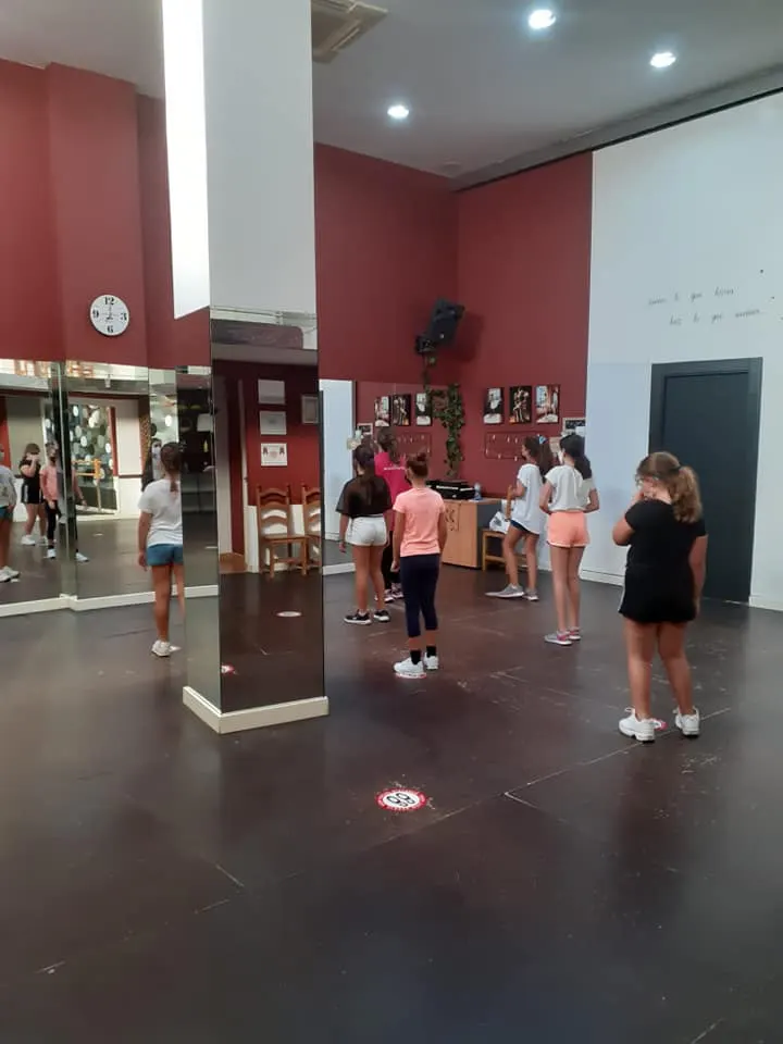 Centro De Danza La Milana Clases De Flamenco Baile Moderno Y Ballet. — baile-studio en Balcones del Mar, Estepona — 3