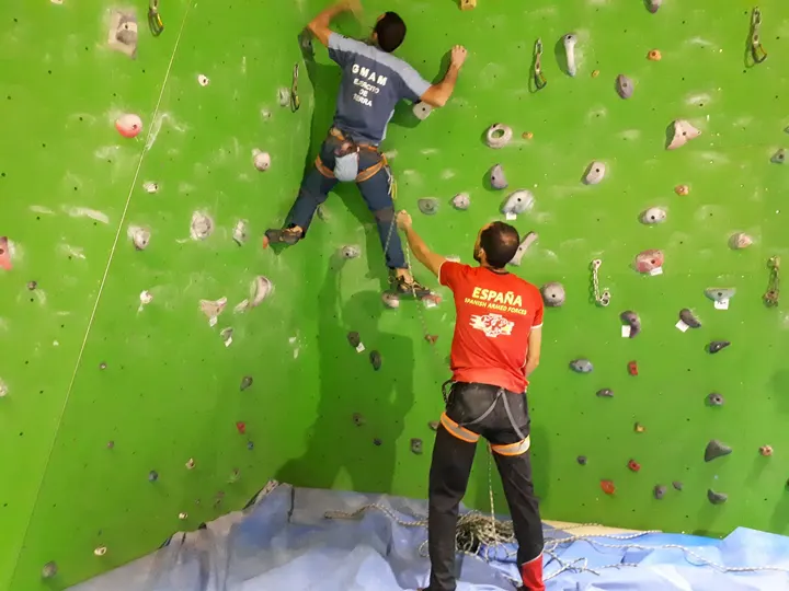 Indoorwall Alicante — Boulder en Ciutat d'Assís, Alicante