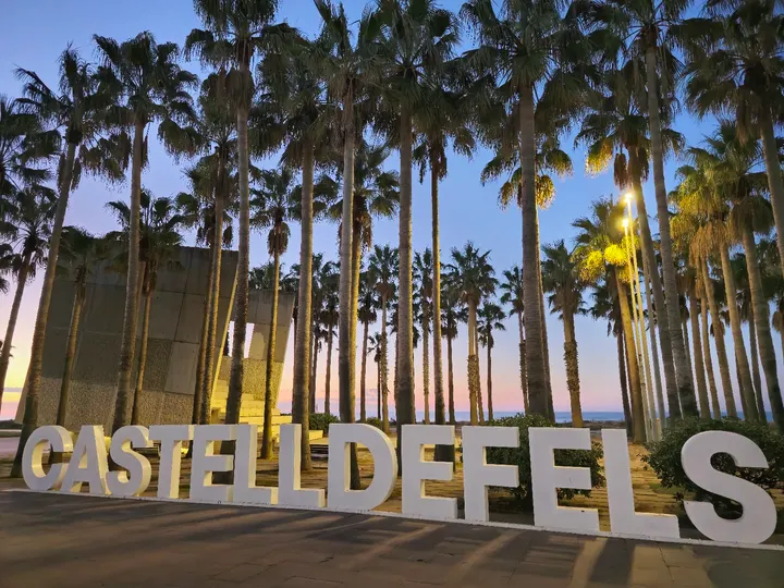 Plaza de las Palmeras (Passeig Marítim 58) — Estudio de fitness en Castelldefels