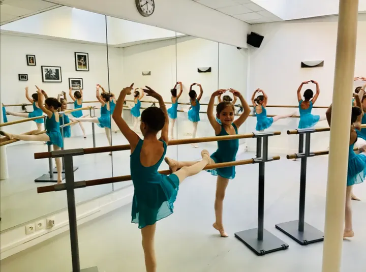 Tutu, Pointes & Co. — Barre à Quartier Saint-Georges, Paris