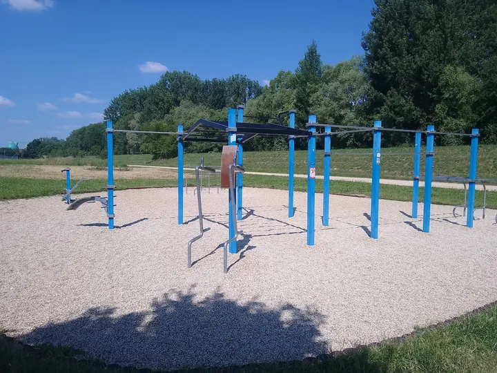 Outdoor-Fitnesspark — fitnessstudio in Barbing — 2