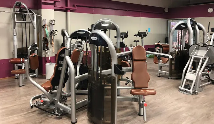 Sportfigur — fitnessstudio – Kiila, Karis — 2