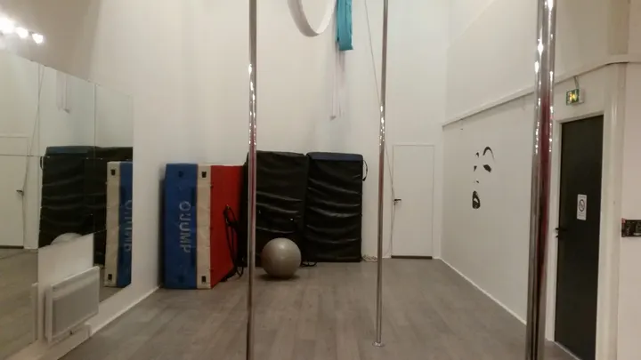 13 pole studio — pole fitness-studio à Saint-Thibault-des-Vignes, Paris — 3