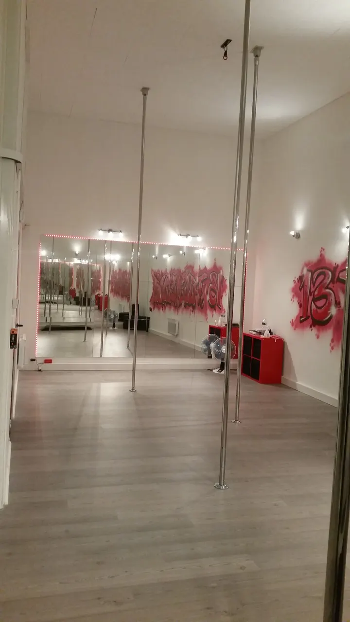 13 pole studio — Pole Fitness à Saint-Thibault-des-Vignes