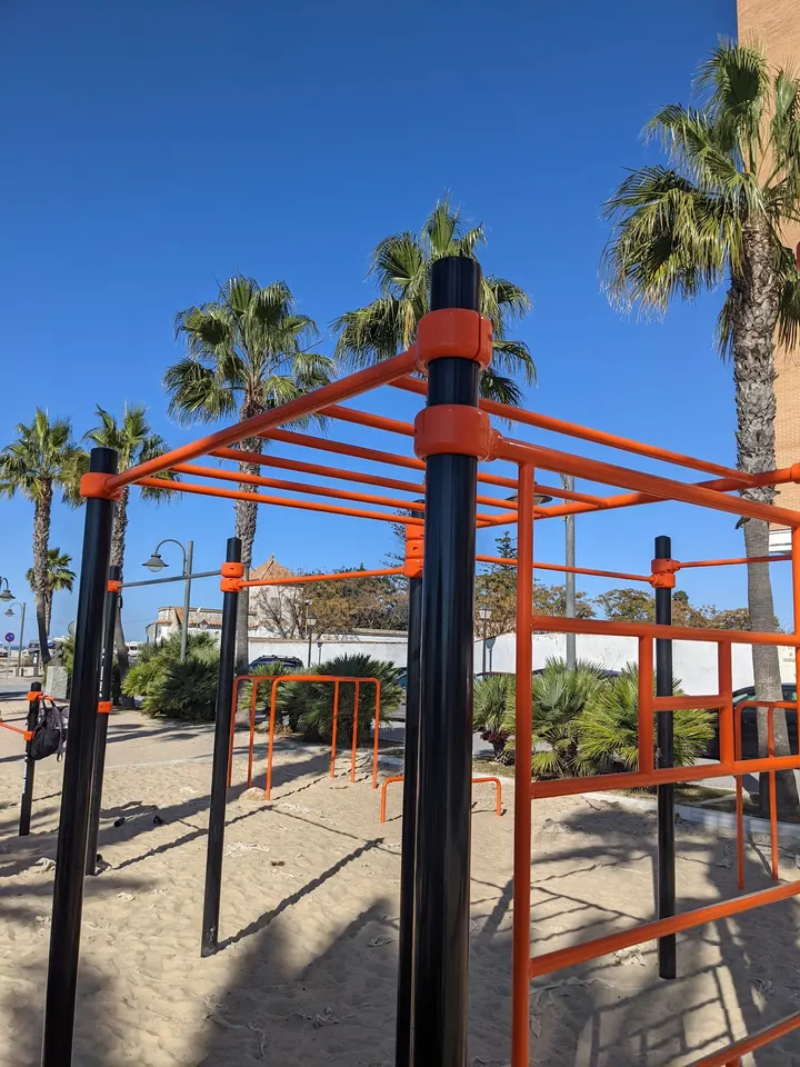 Parque de barras — calisthenics-studio en Balón, Cádiz — 2