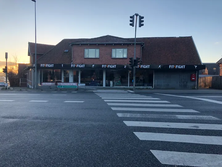 Fit4Fight - Kampsport & Fitness butik — Træningsstudio i Lemming, Hasselager