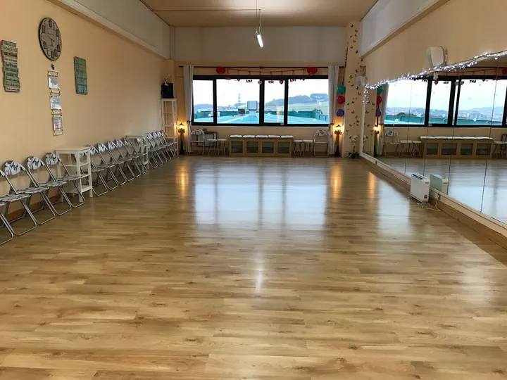 Escuela de Tango Abrazándonos Studio — baile-studio en Urdúliz — 2