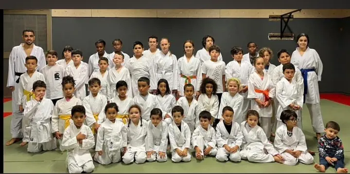 ARÈNES KARATÉ NIMOIS — Arts martiaux à Capouchiné, Nîmes