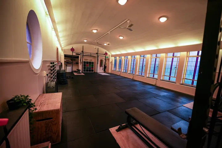 PowerVrouwen No Excuses — Sportschool in Johannes Geradtswegbuurt, Hilversum
