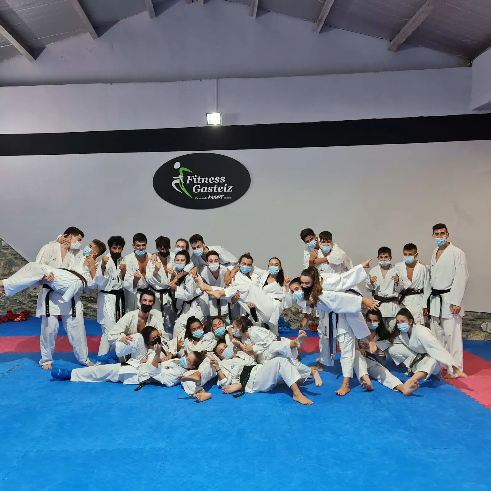 Escuela de Karate Fitness Gasteiz — artes marciales-studio en Aranbizkarra, Vitoria-Gasteiz — 2