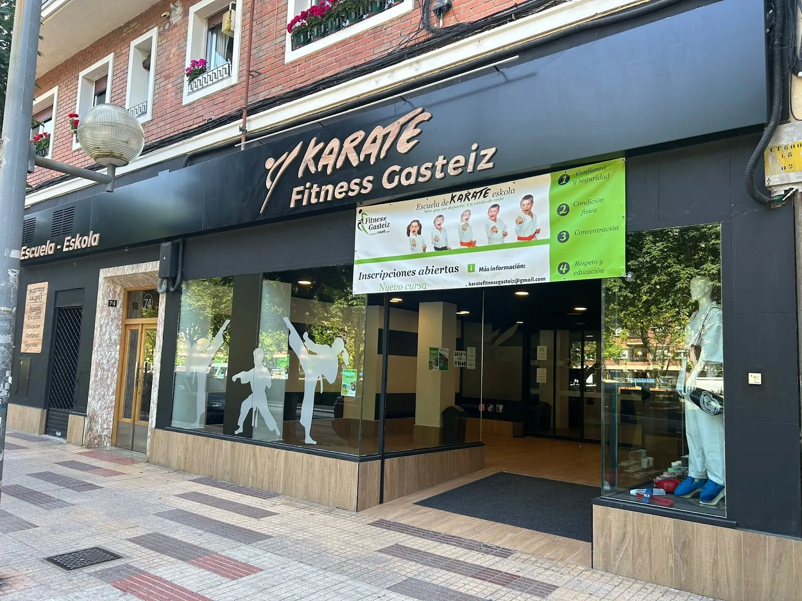 Escuela de Karate Fitness Gasteiz — artes marciales-studio en Vitoria-Gasteiz — 4