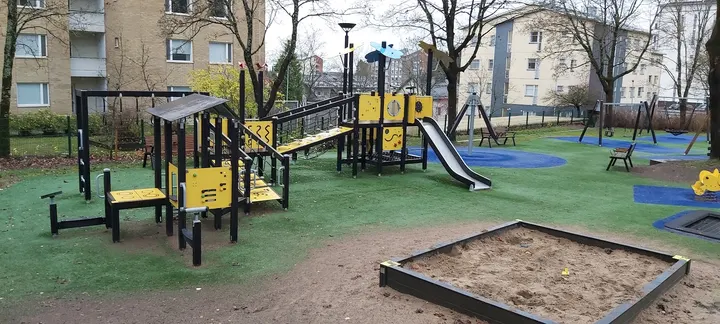 Louhenpuiston ulkokuntoilupaikka / street workout -telineet — fitnessstudio – Lappeenranta — 5