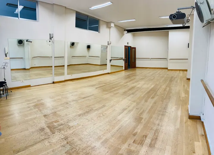 Escuela de Danza Mayte — baile-studio en El Crucero, Burgos — 2