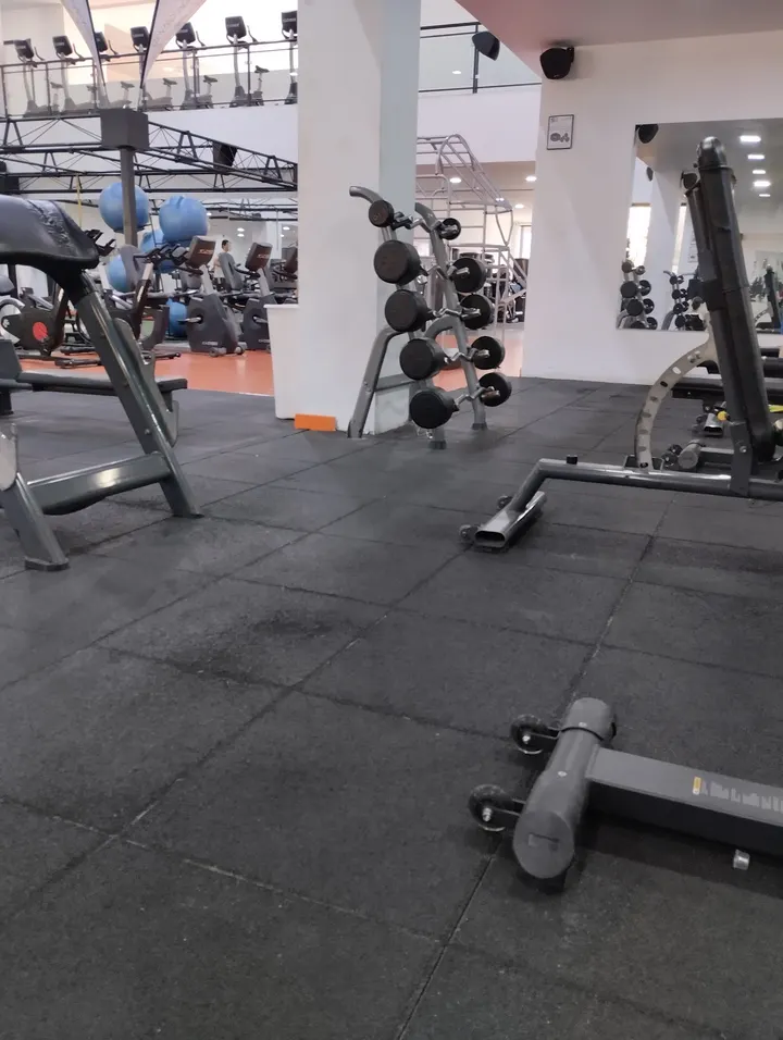 Gimnasio Spazio Fitness By Reebok — Estudio de fitness en Jun