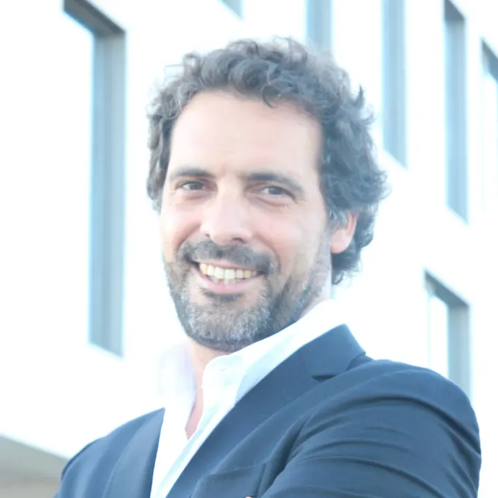 Miguel Costa — Calistenia em Campolide, Lisboa