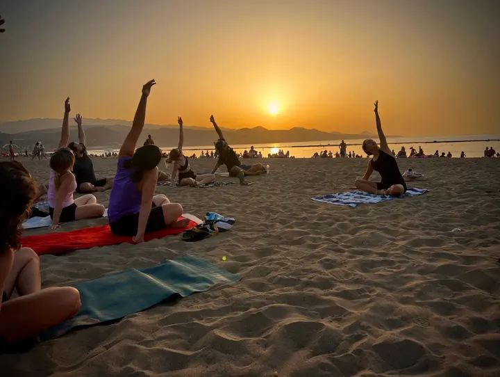 Sunset Yoga on The Las Canteras Beach Las Palmas — yoga-studio i Puerto, Las Palmas de Gran Canaria