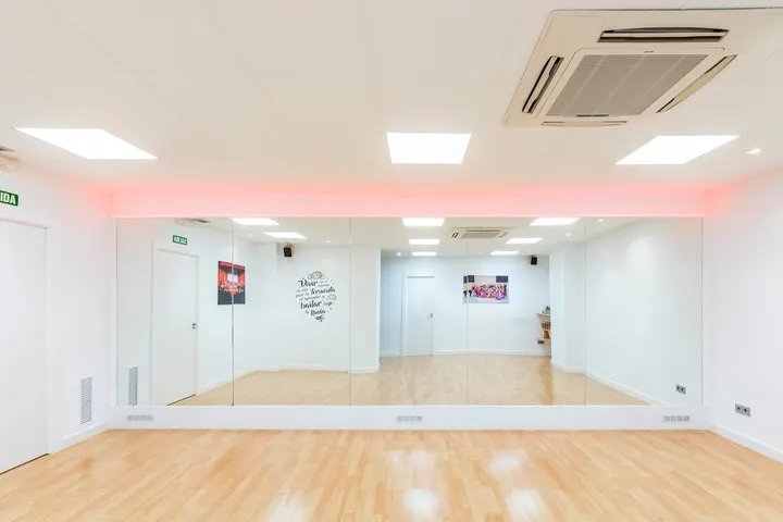 Academia de Baile Virginia Bernabeu — baile-studio en San José, Zaragoza — 2